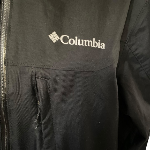 Authentic Columbia Rain Jacket - Picture 9 of 15